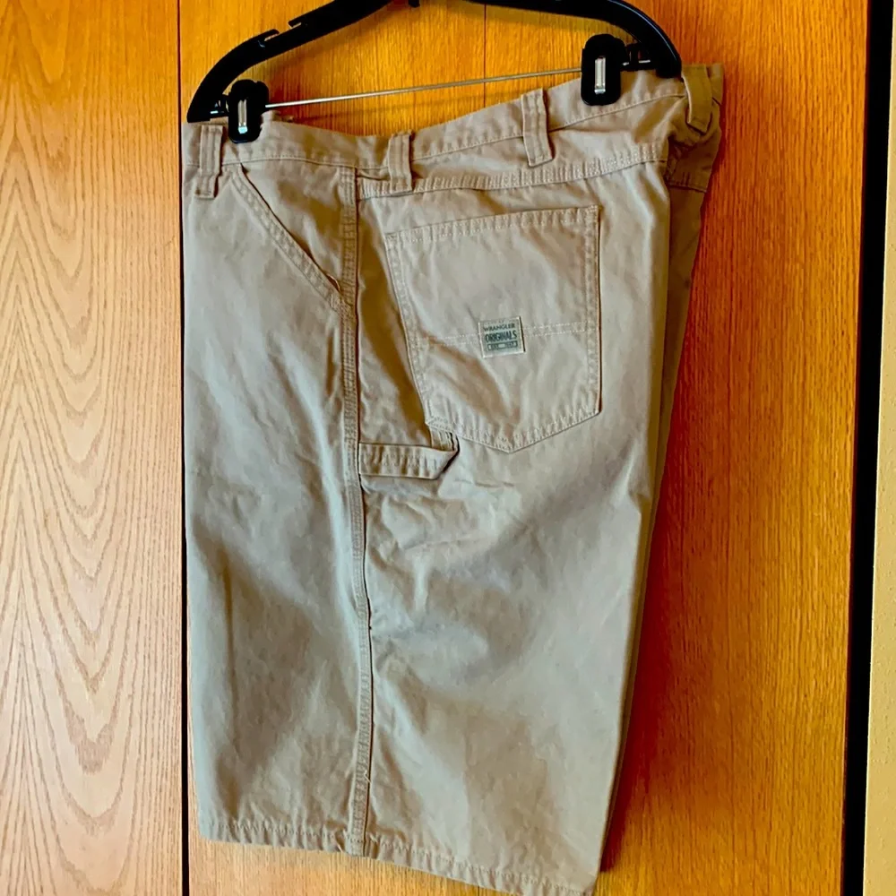 Wrangler size 46 woven cotton canvas 10” carpenter utility shorts 6 pocket EUC